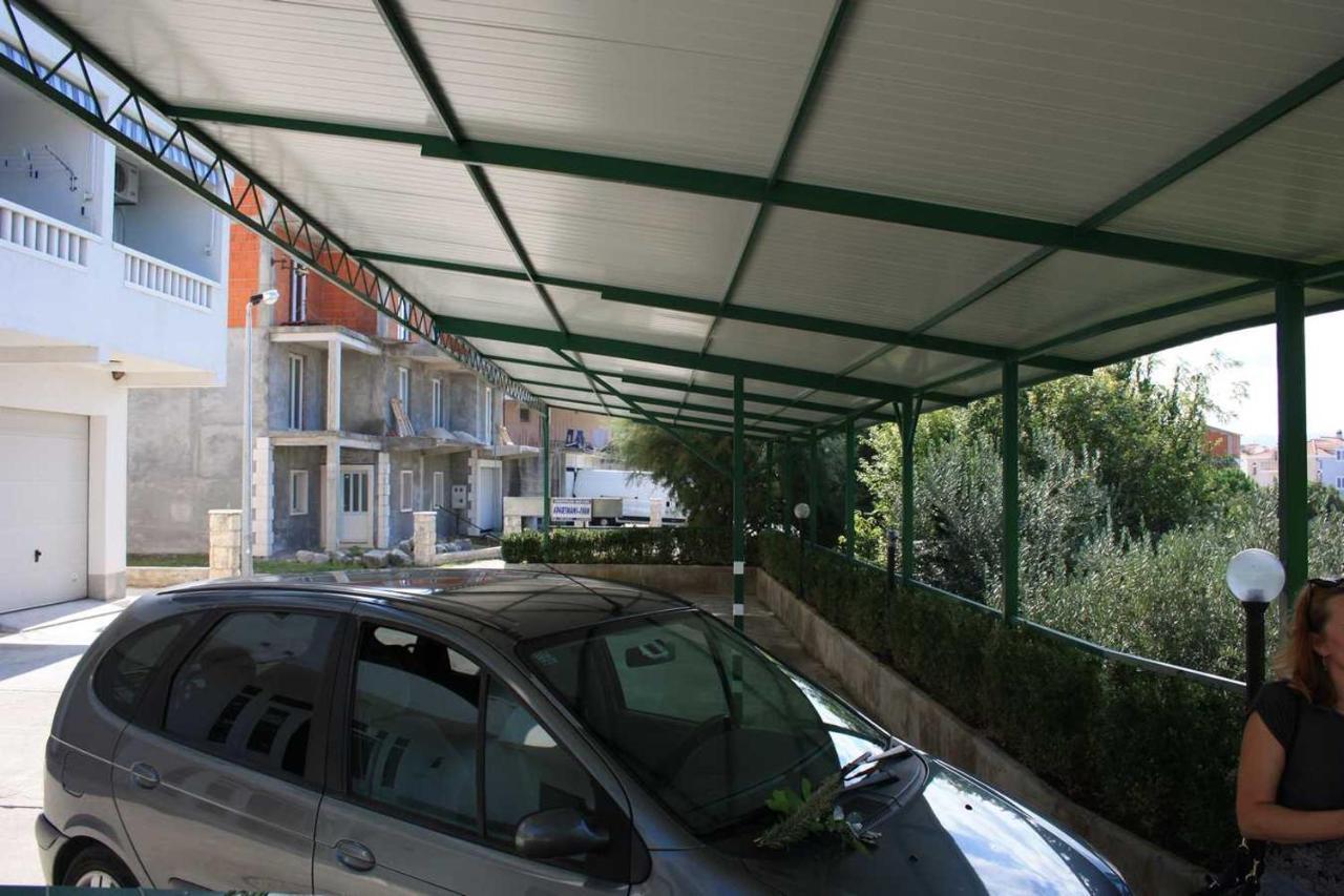 Villa Dvor Apartments أوميس المظهر الخارجي الصورة