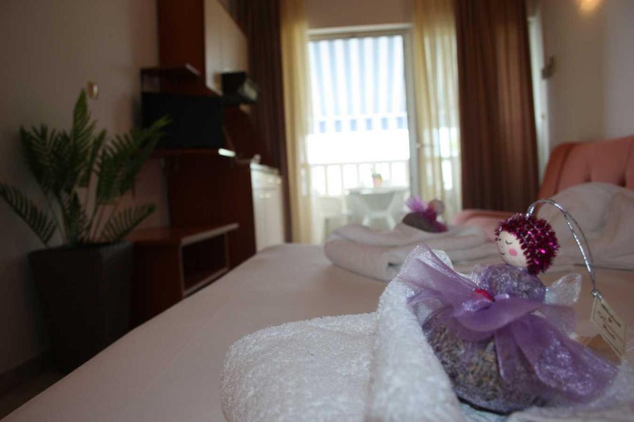 Villa Dvor Apartments أوميس المظهر الخارجي الصورة